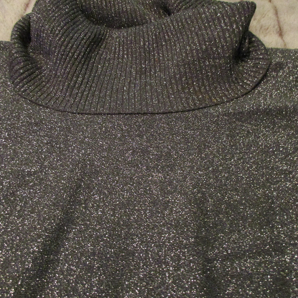 Sweater - Picture 2 of 5